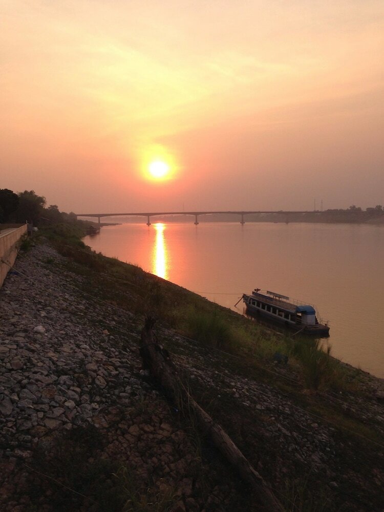 Samoar Riverside Hotel