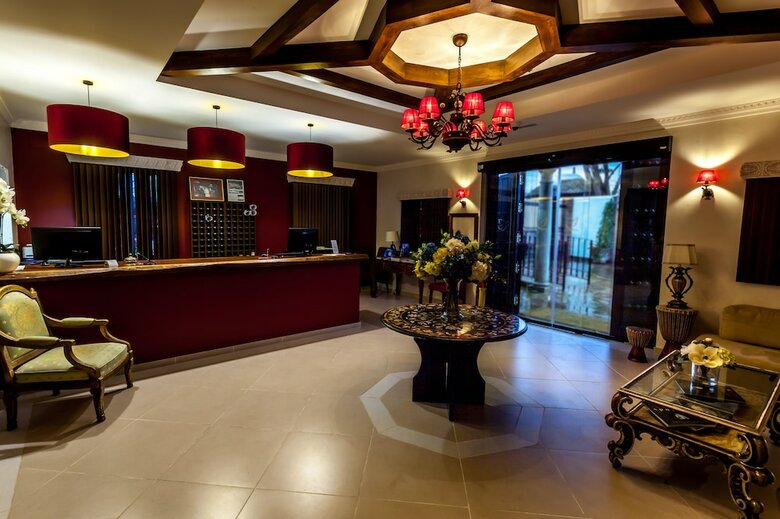 Paloma Blanca Boutique Hotel