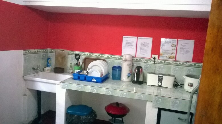 Hostal Hikka Beach Monkey