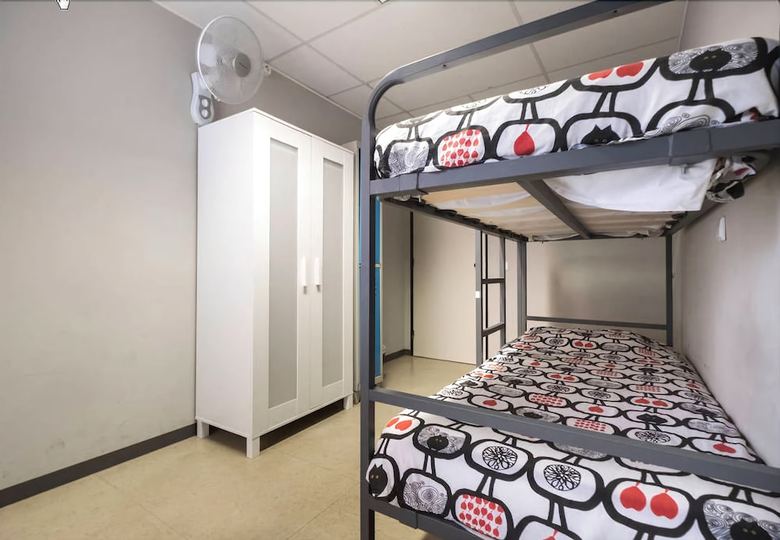 Hostal Arc House Barcelona - Youth Hostel
