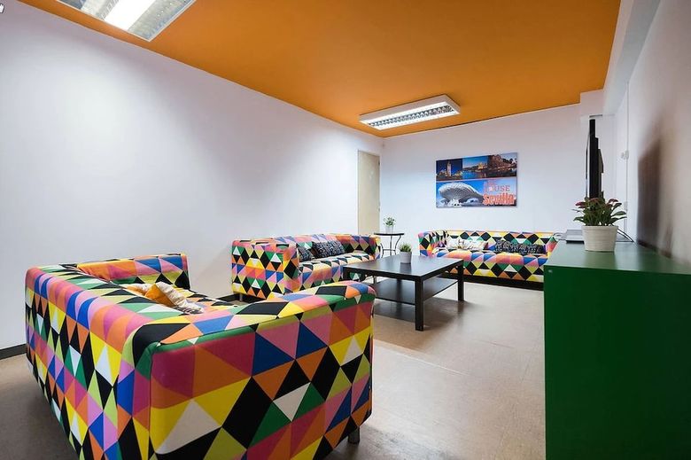 Hostal Arc House Barcelona - Youth Hostel