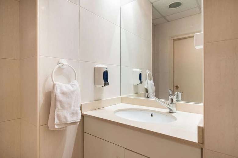 Hostal Arc House Barcelona - Youth Hostel