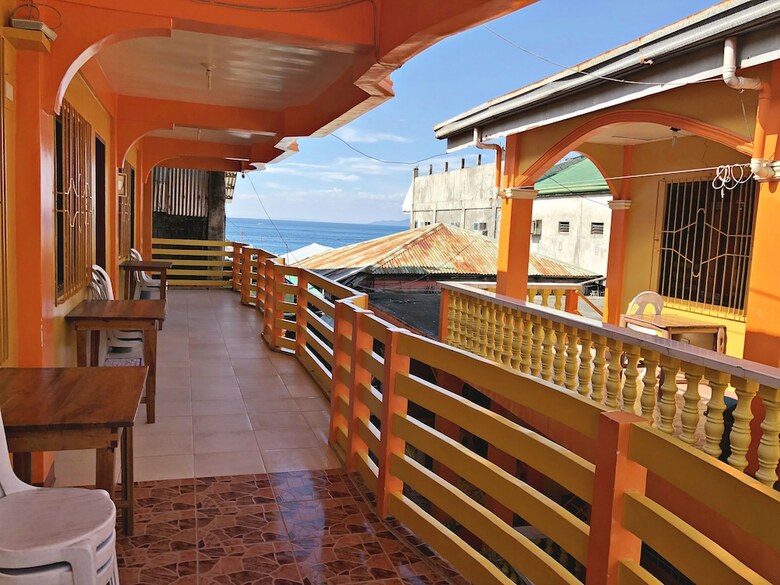 Hotel Queen Of Isle Restaurant And Cottages