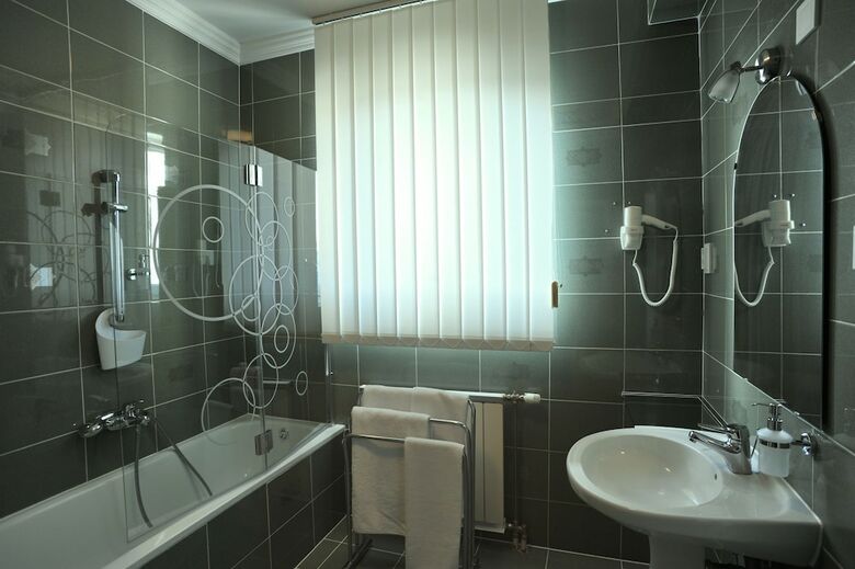 Hillside Premium Apartments