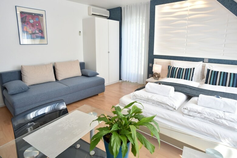 Hillside Premium Apartments