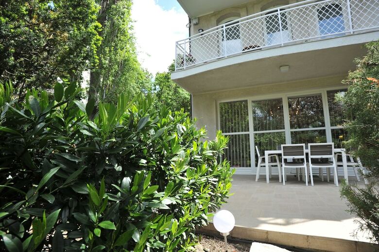 Hillside Premium Apartments