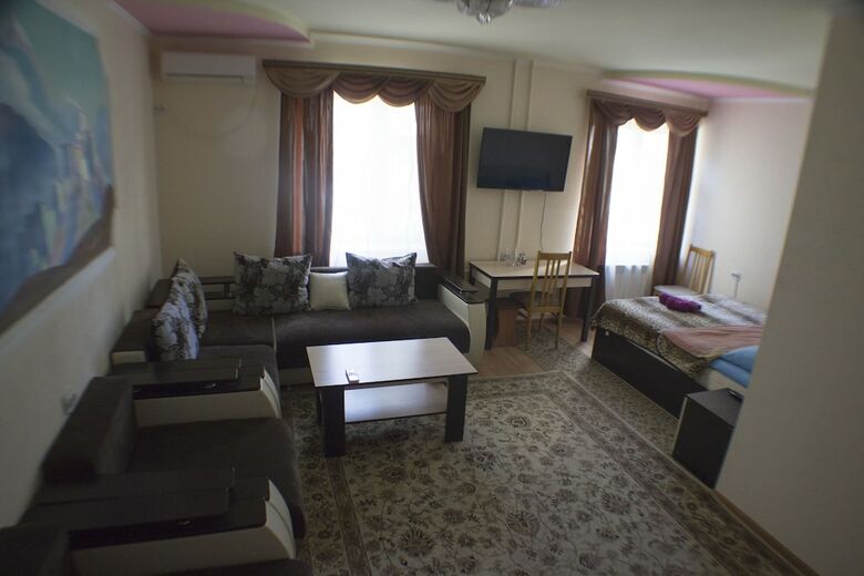 Hotel Syurpriz 1