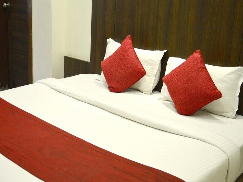 Hotel Oyo 6805 The Ghoonghat Banipark