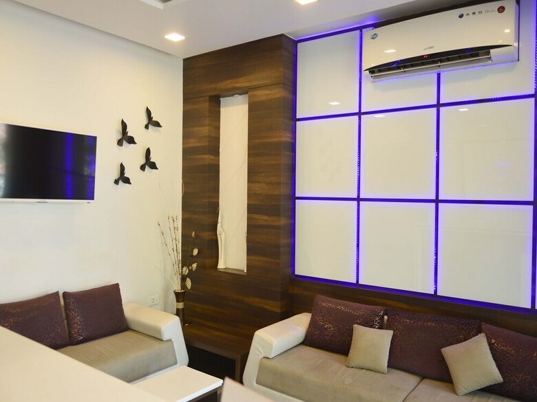 Hotel Oyo 6805 The Ghoonghat Banipark