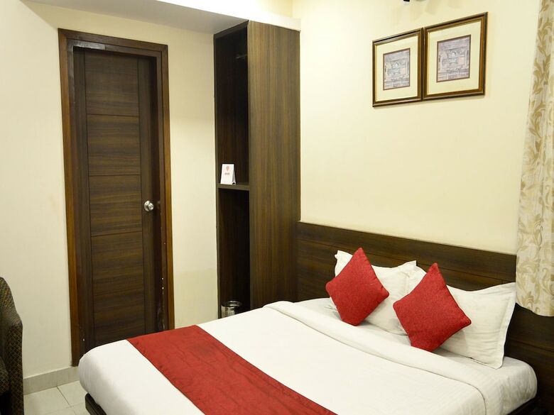 Hotel Oyo 6805 The Ghoonghat Banipark