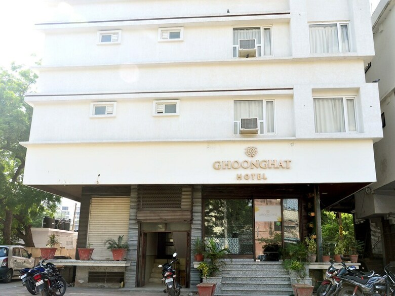 Hotel Oyo 6805 The Ghoonghat Banipark
