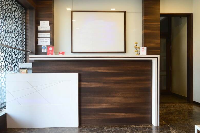 Hotel Oyo 6805 The Ghoonghat Banipark