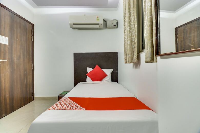 Oyo 6697 Hotel Green Lemon