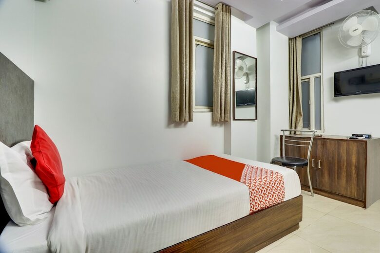 Oyo 6697 Hotel Green Lemon