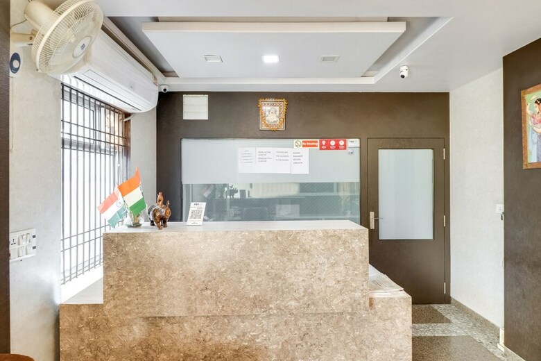 Oyo 6697 Hotel Green Lemon