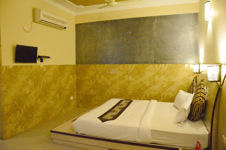 Oyo 5723 Hotel Crown Jaipur