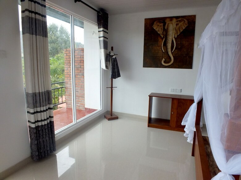 Hotel Senasuma Homestay