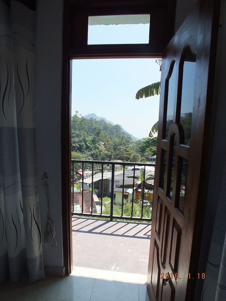 Hotel Senasuma Homestay