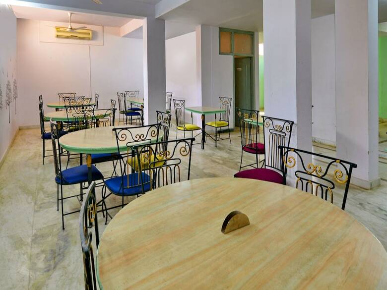 Oyo 8051 Hotel Don Jon