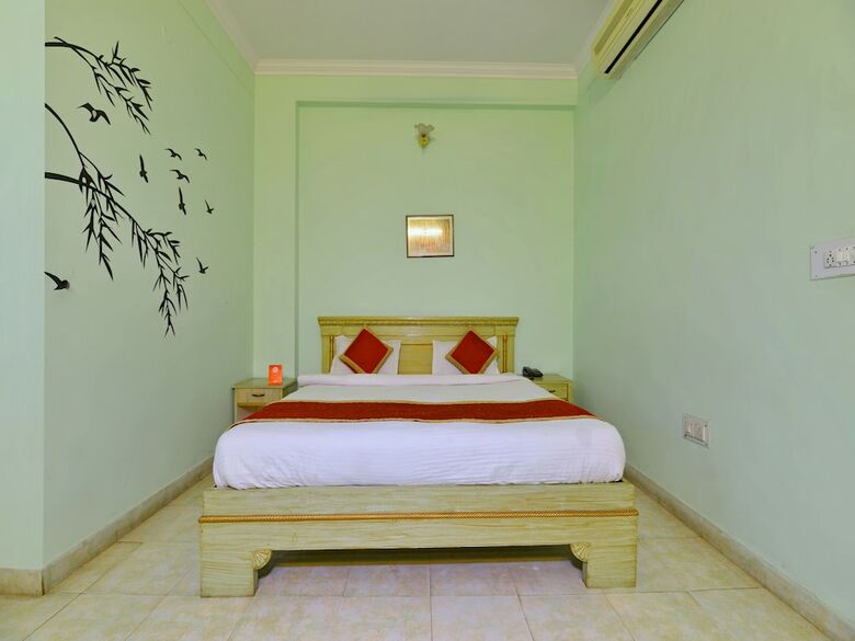 Oyo 8051 Hotel Don Jon