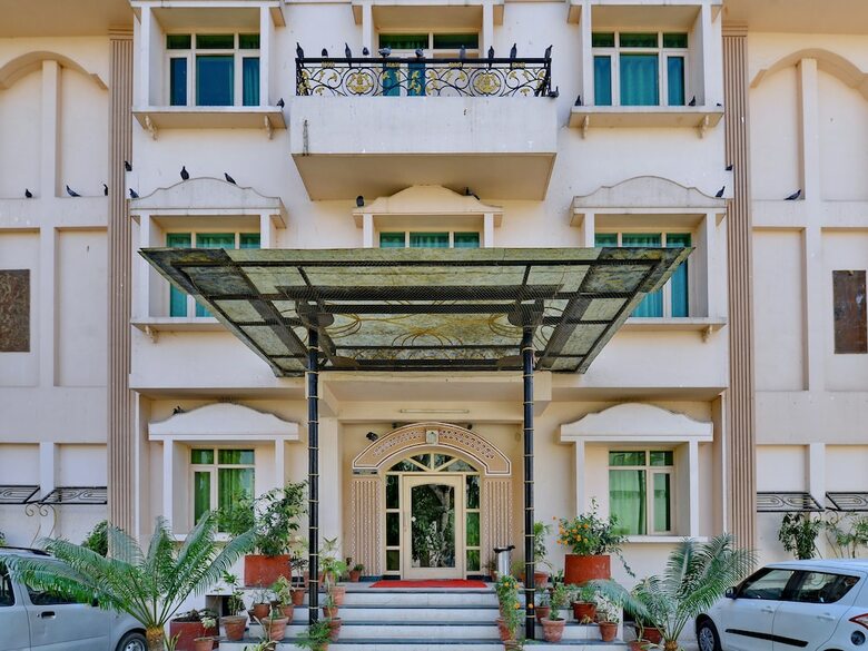 Oyo 8051 Hotel Don Jon