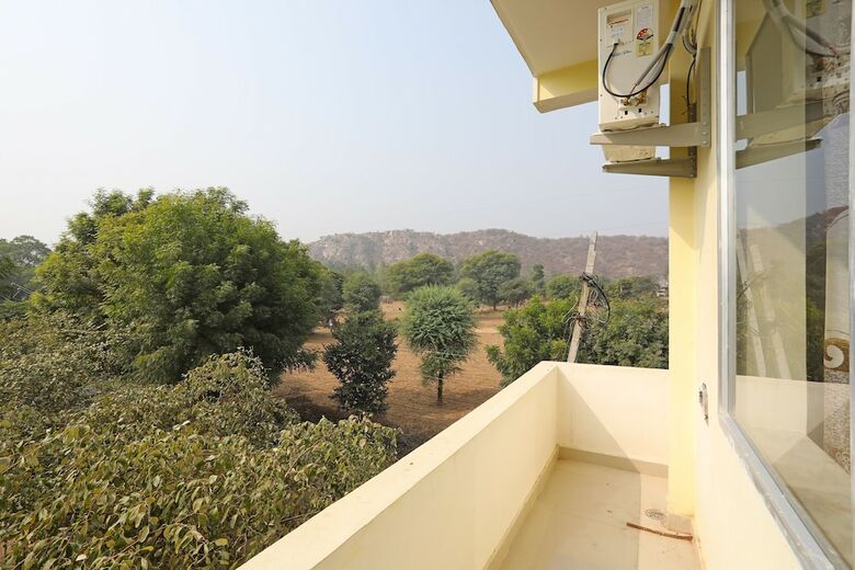 Oyo 9973 Hotel Green Valley