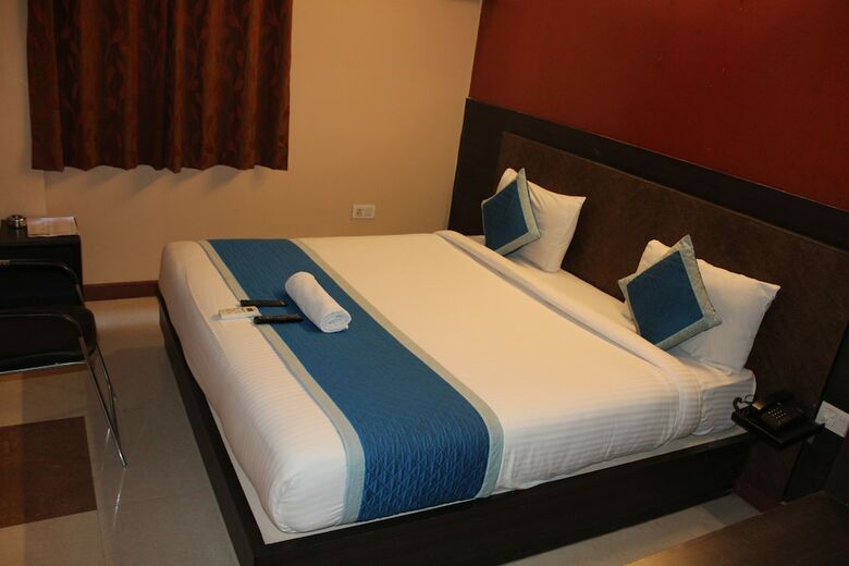 Oyo 10328 Hotel Sanjay Palace