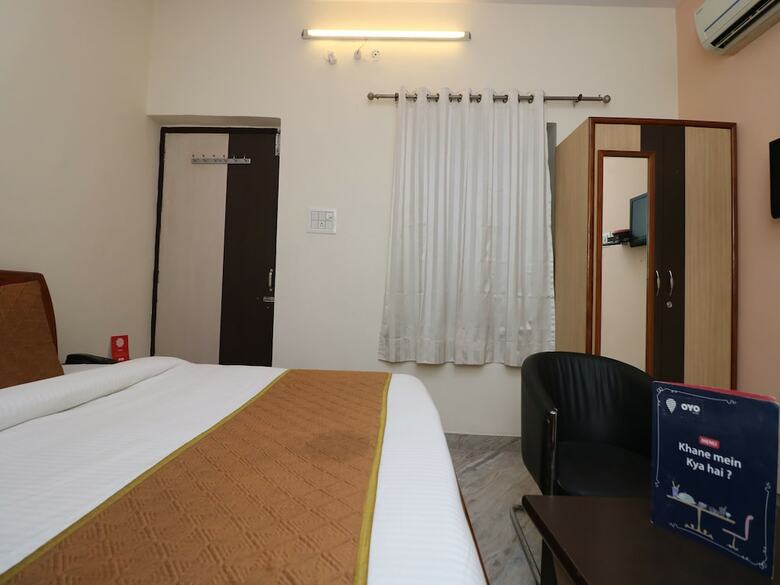 Oyo 9929 Hotel Dhruv