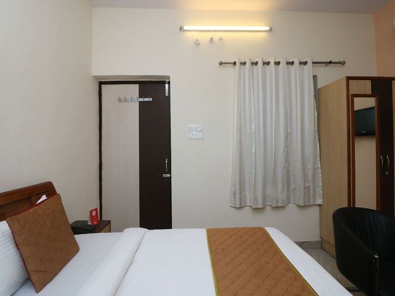 Oyo 9929 Hotel Dhruv
