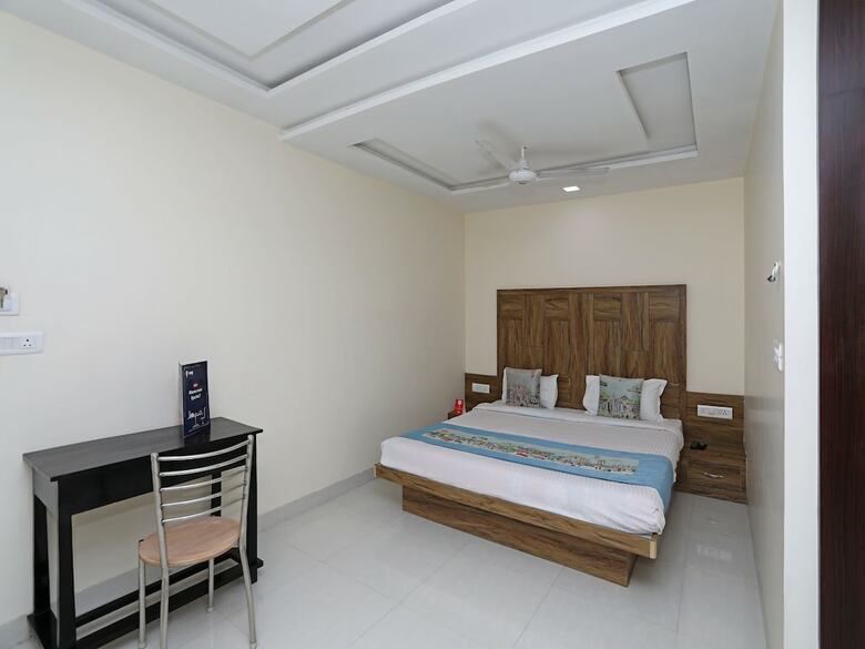 Oyo 10607 Hotel Image Point