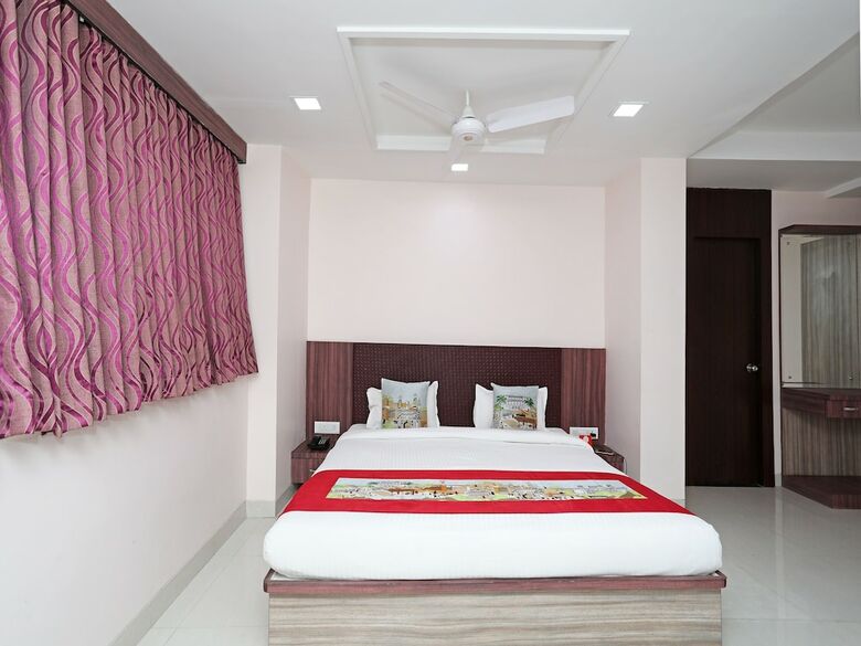 Oyo 10607 Hotel Image Point
