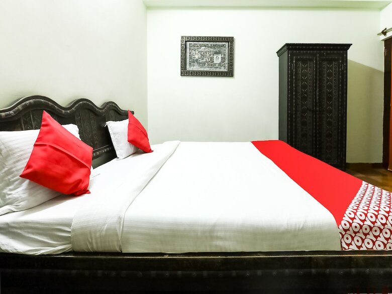 Oyo 10132 Hotel Regal Inn