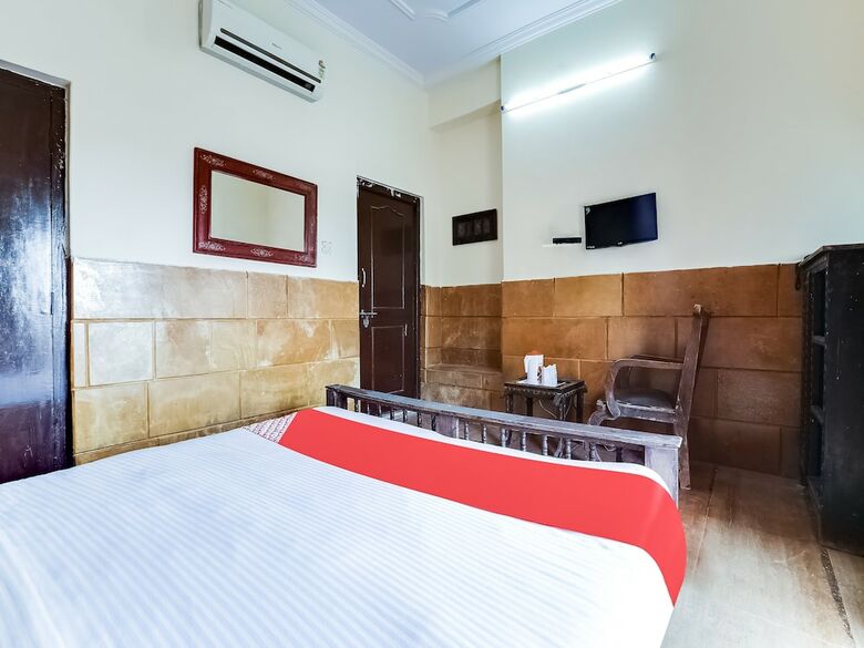 Oyo 10132 Hotel Regal Inn