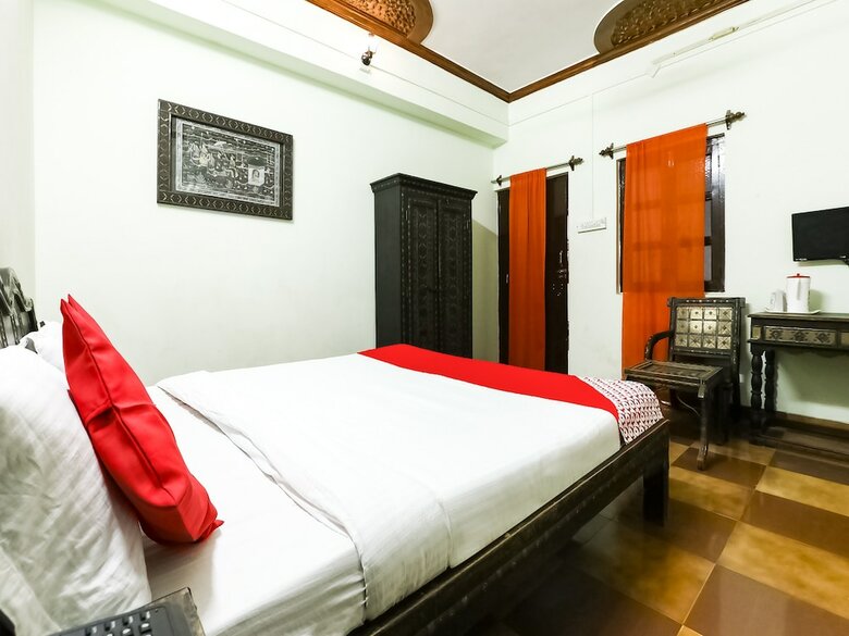 Oyo 10132 Hotel Regal Inn
