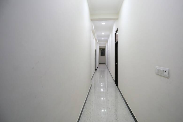 Oyo 10317 Hotel Mock Orange