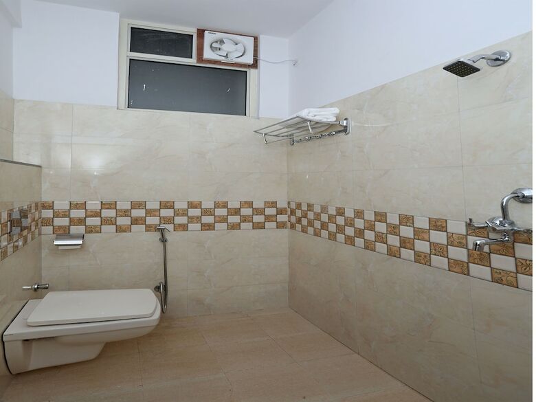 Oyo 10317 Hotel Mock Orange