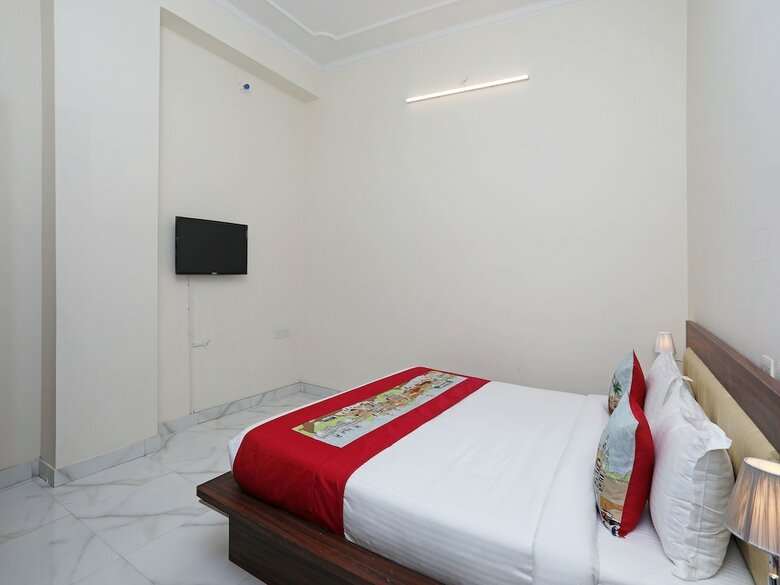 Oyo 10317 Hotel Mock Orange