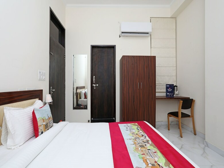 Oyo 10317 Hotel Mock Orange