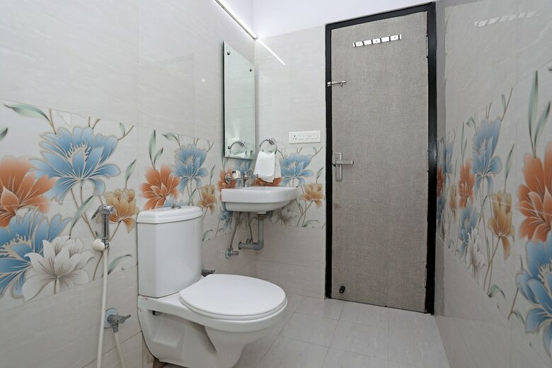 Oyo 10228 Hotel Chandramouli