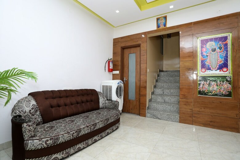 Oyo 10228 Hotel Chandramouli
