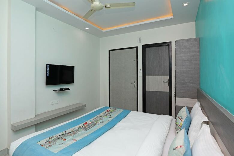 Oyo 10228 Hotel Chandramouli