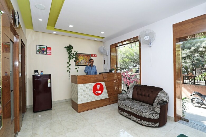 Oyo 10228 Hotel Chandramouli