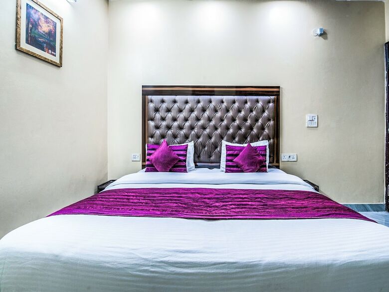 Oyo 2807 Hotel Crosswinds Residency