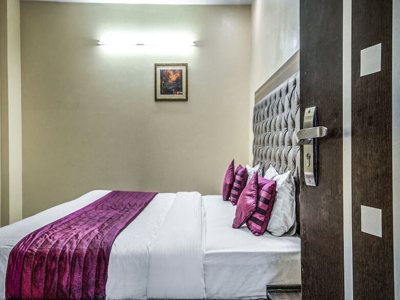 Oyo 2807 Hotel Crosswinds Residency