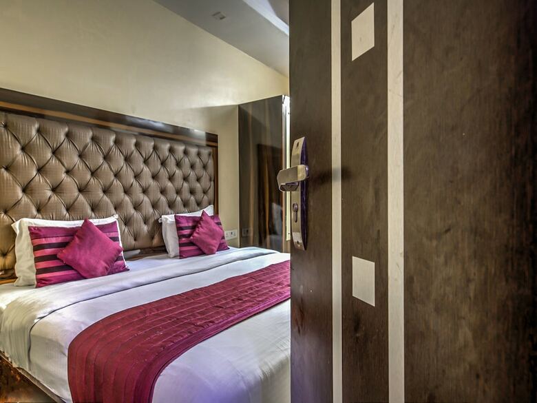 Oyo 2807 Hotel Crosswinds Residency