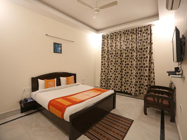 Hotel Oyo 6226 Mascot Neo