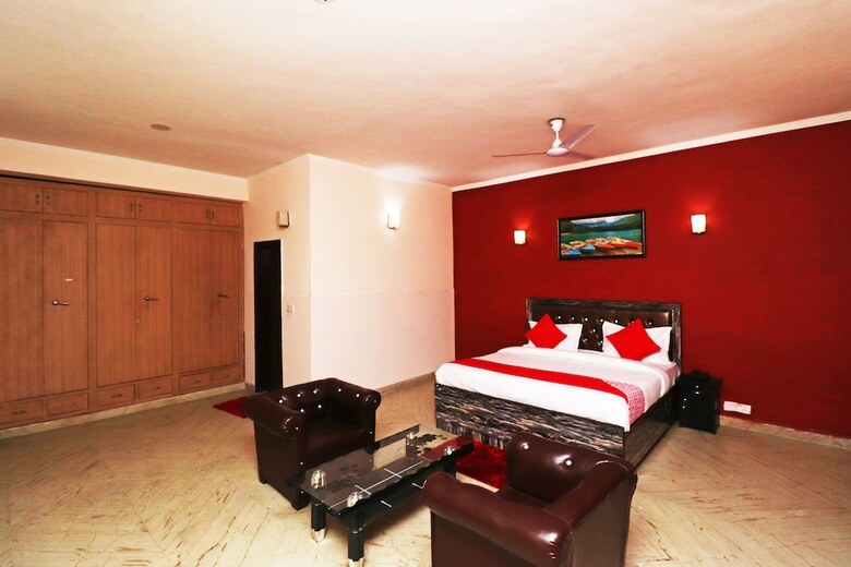 Hotel Oyo 8438 Dsr Residency