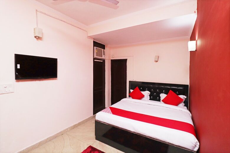Hotel Oyo 8438 Dsr Residency