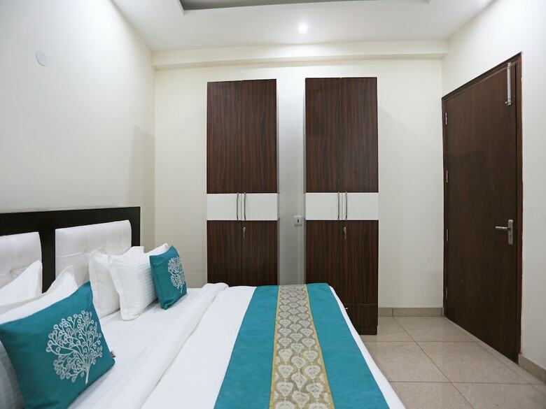 Oyo 8205 Hotel Petals Inn