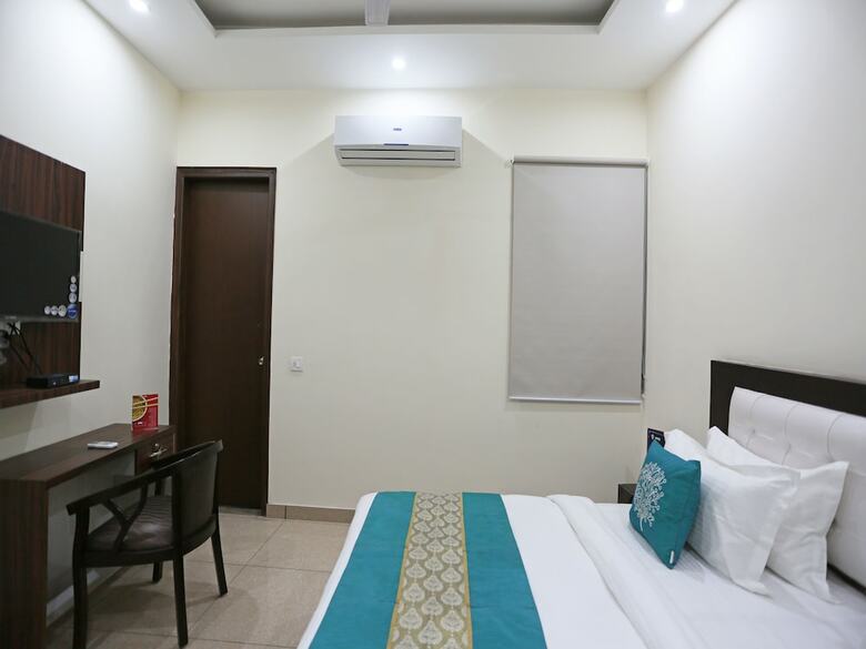Oyo 8205 Hotel Petals Inn